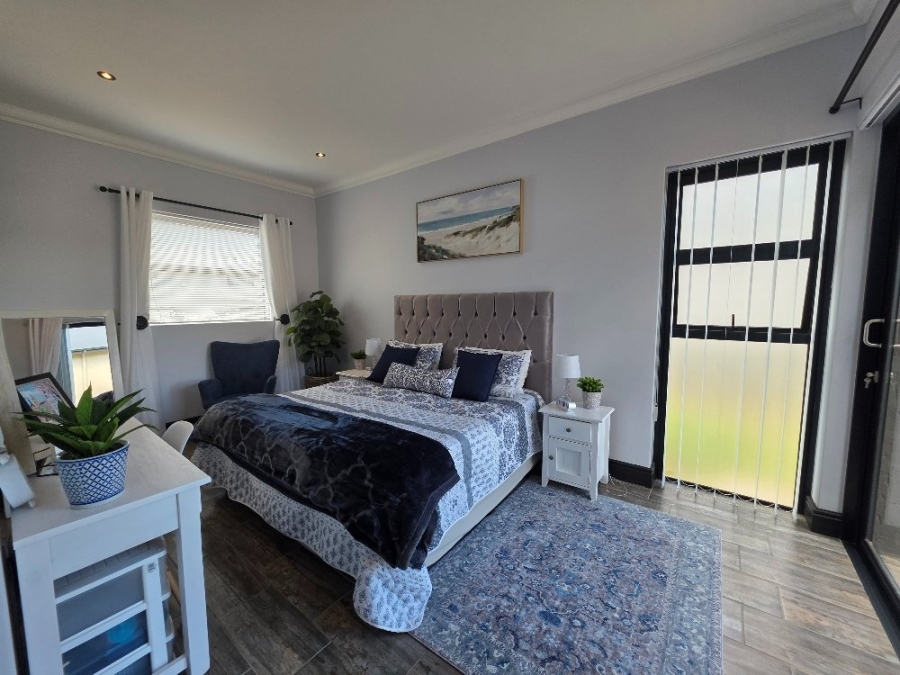 2 Bedroom Property for Sale in Outeniquasbosch Western Cape